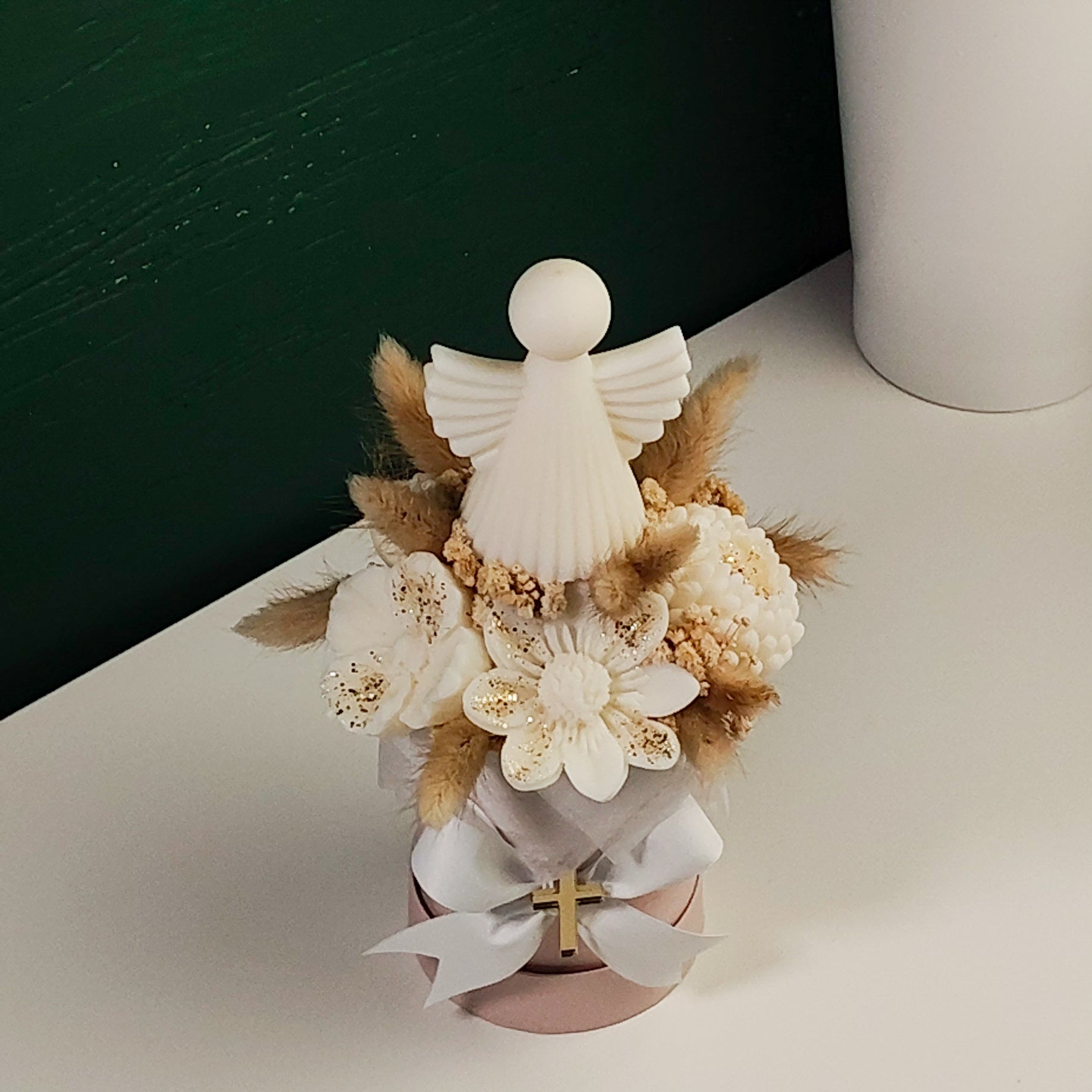 bomboniera angelo in cera naturale con fiori decorativi idea regalo LUMIER