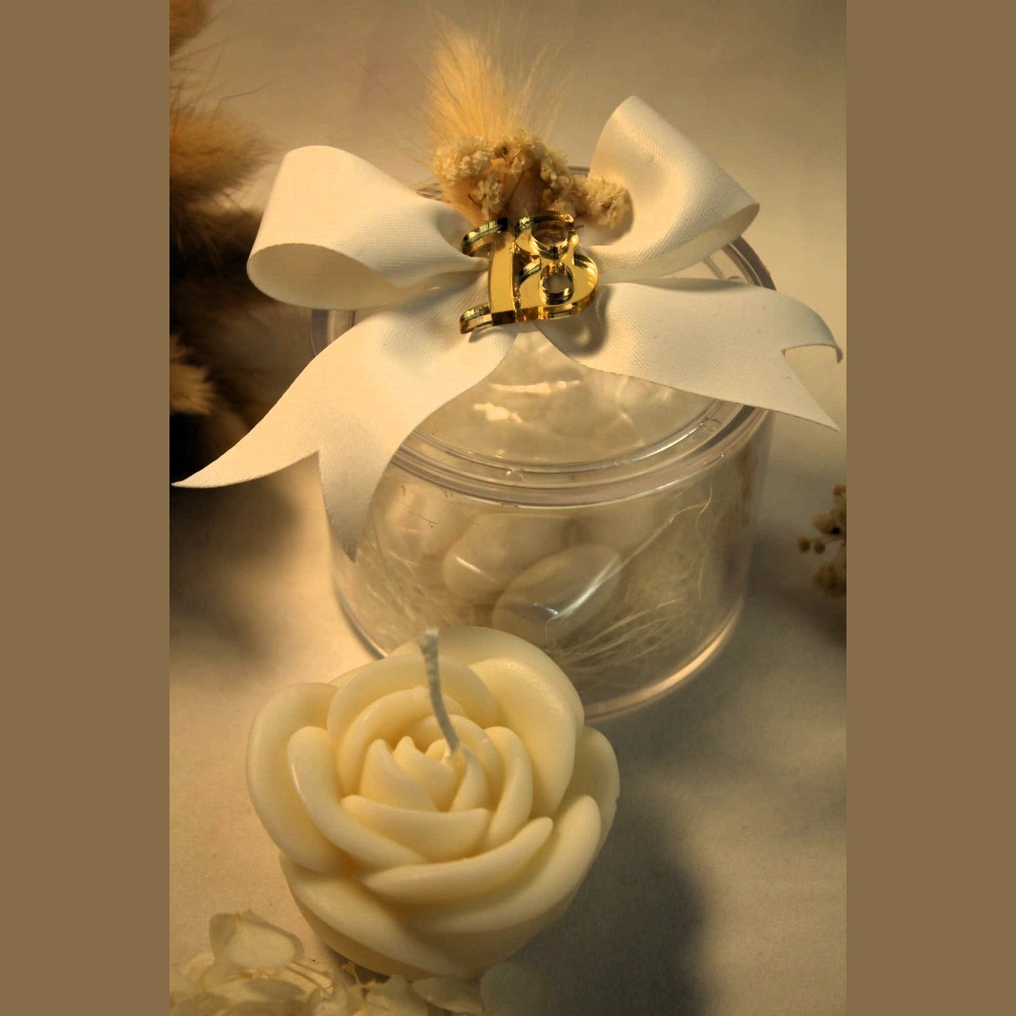 bomboniera candela rosa in cera d'oliva con scatola plexiglass e confetti 