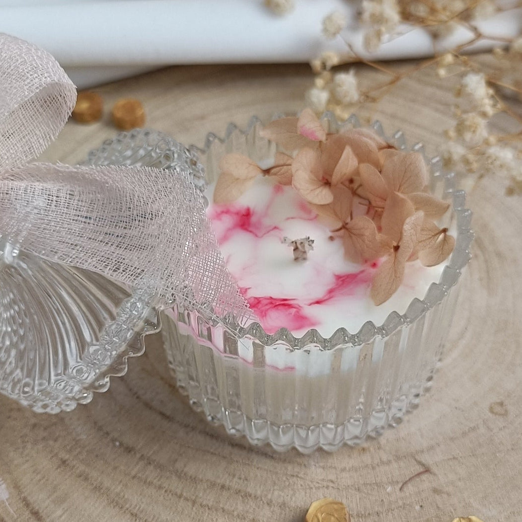 candela profumata imperial in vetro con decorazioni floreali e confetti bomboniera artigianale LUMIER