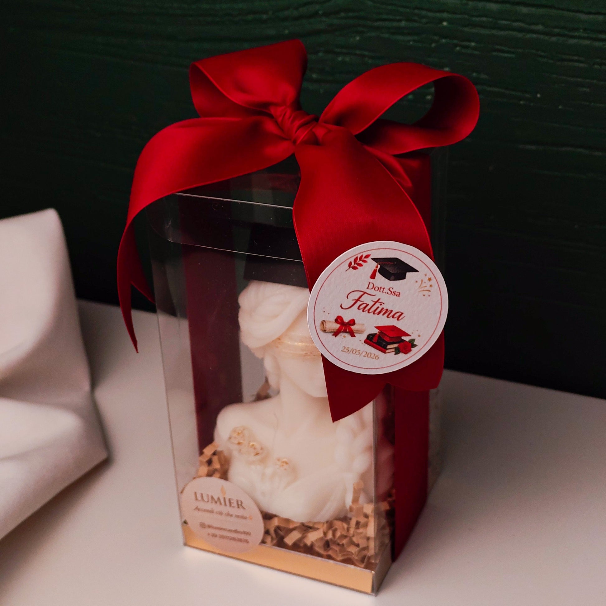 bomboniera laurea dea bendata cera d'oliva con scatola regalo e confetti