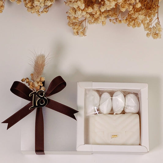 bomboniera 18 anni borsetta elegante con confezione e confetti LUMIER
